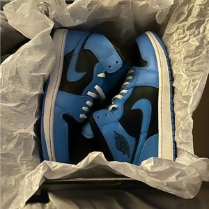 jordan 1 mid blue black color way.